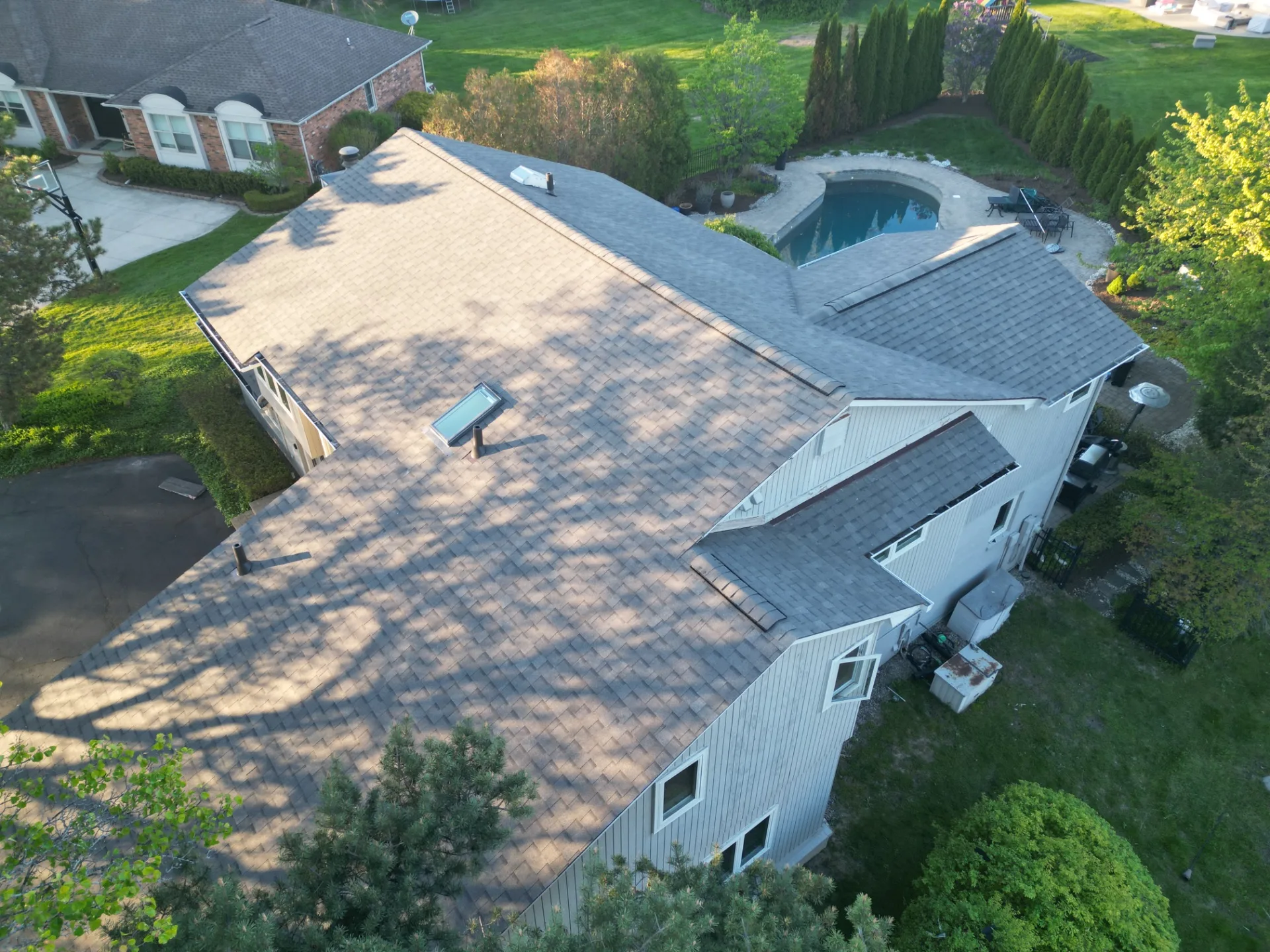 Roof Replacement in West Bloomfield Township with Atlas Pinnacle Pristine Weathered Wood shingles — photo 10 of 11