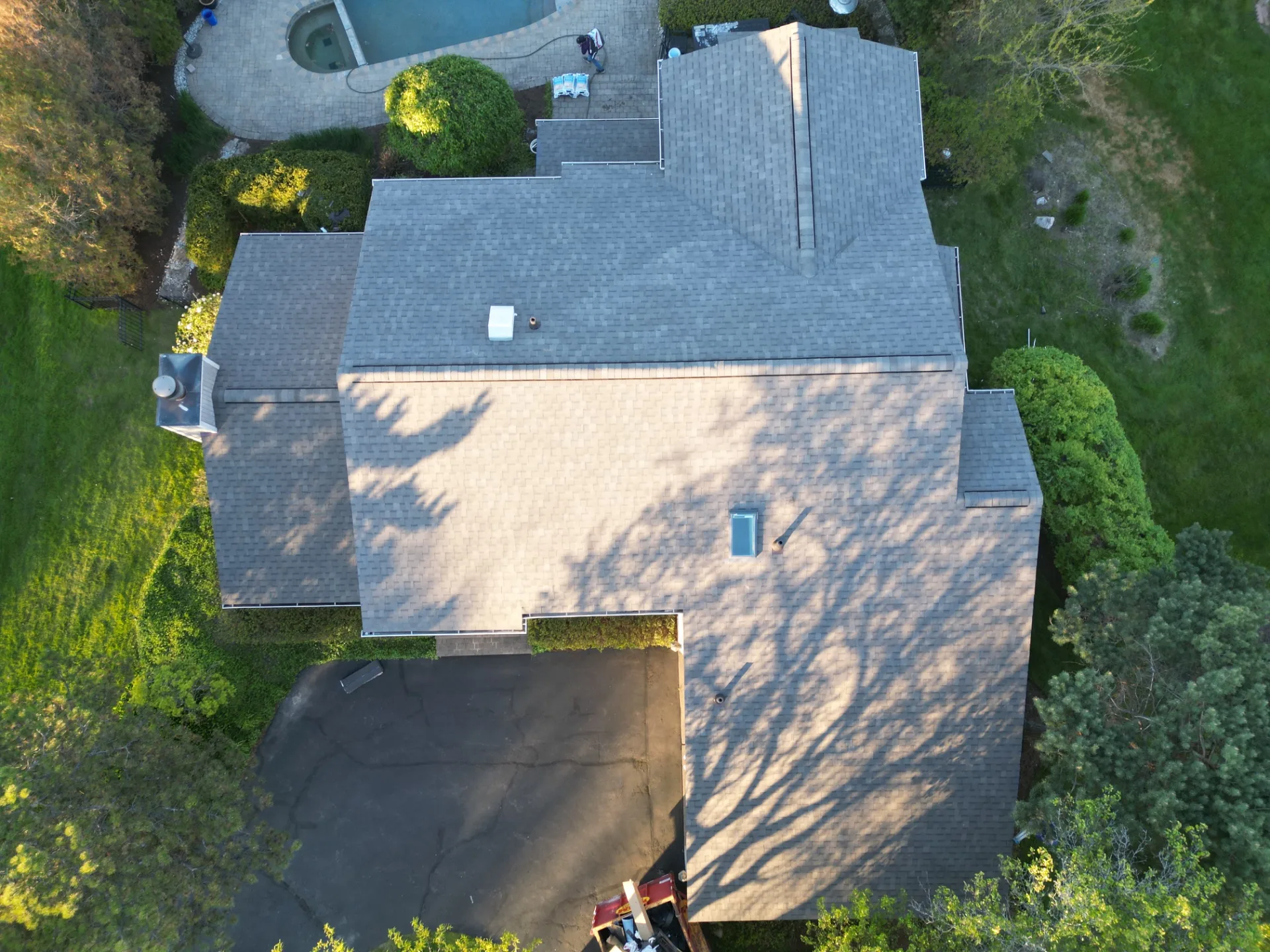 Roof Replacement in West Bloomfield Township with Atlas Pinnacle Pristine Weathered Wood shingles — photo 9 of 11