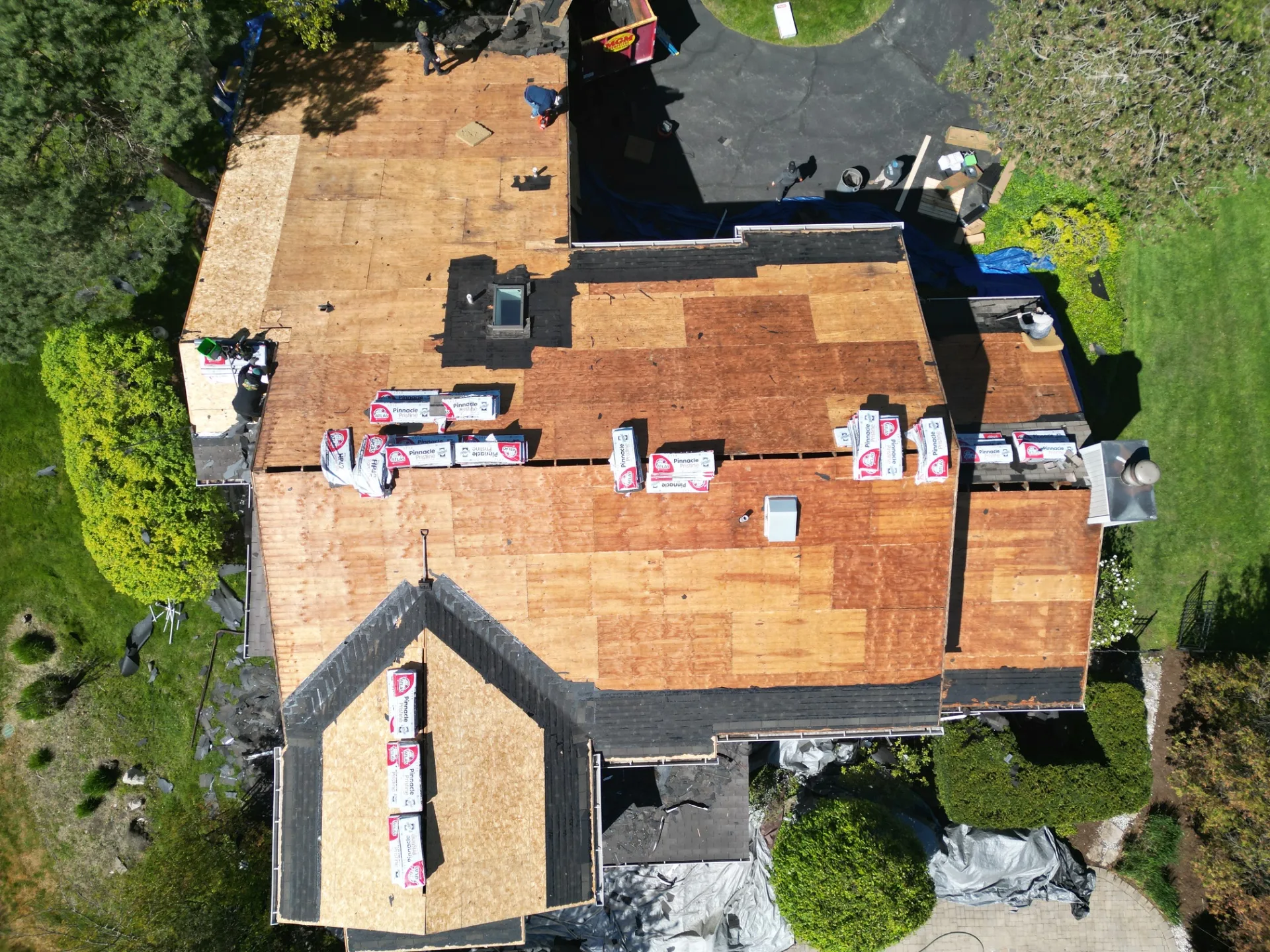 Roof Replacement in West Bloomfield Township with Atlas Pinnacle Pristine Weathered Wood shingles — photo 6 of 11